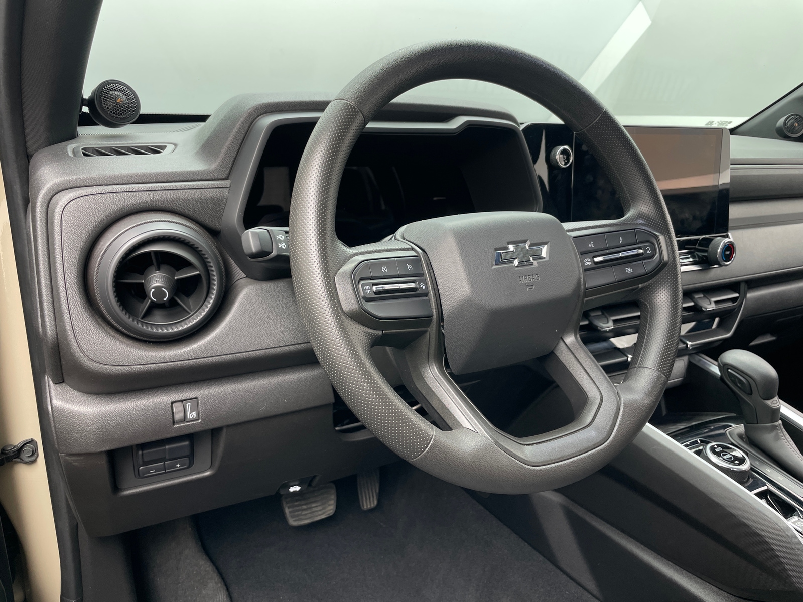 Thumbnail: 2024 Chevrolet Colorado - 5