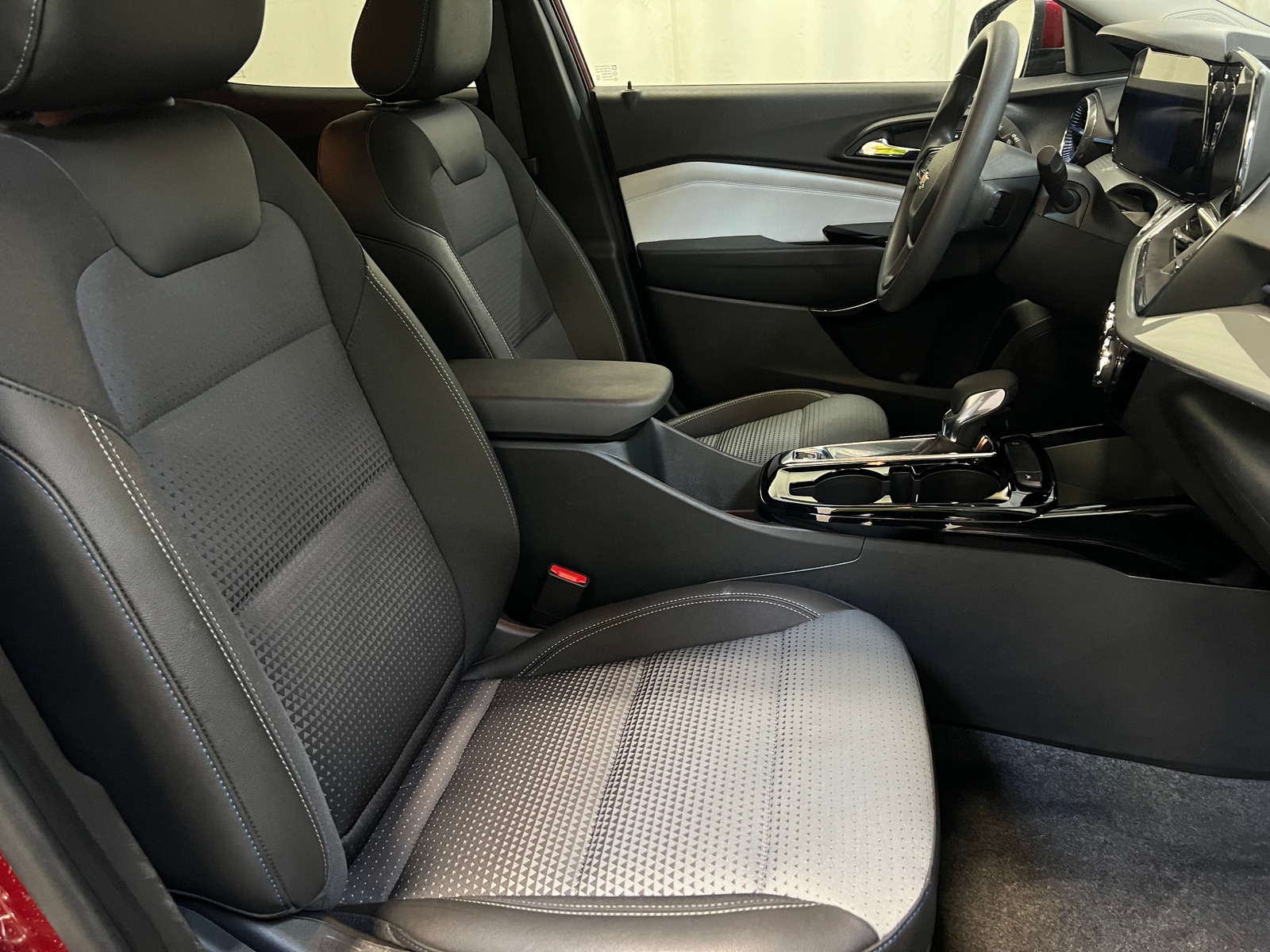 Thumbnail: 2025 Chevrolet Trax - 2