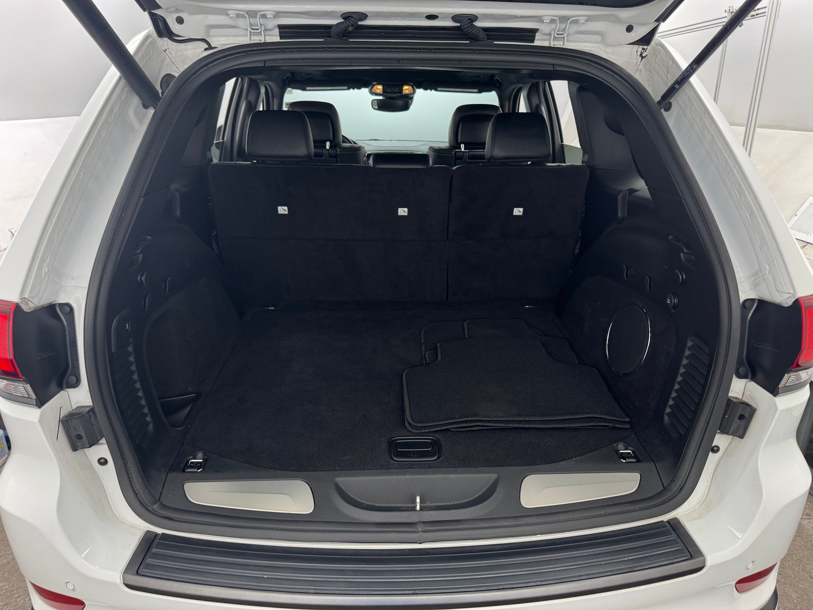 Thumbnail: 2020 Jeep Grand Cherokee - 6