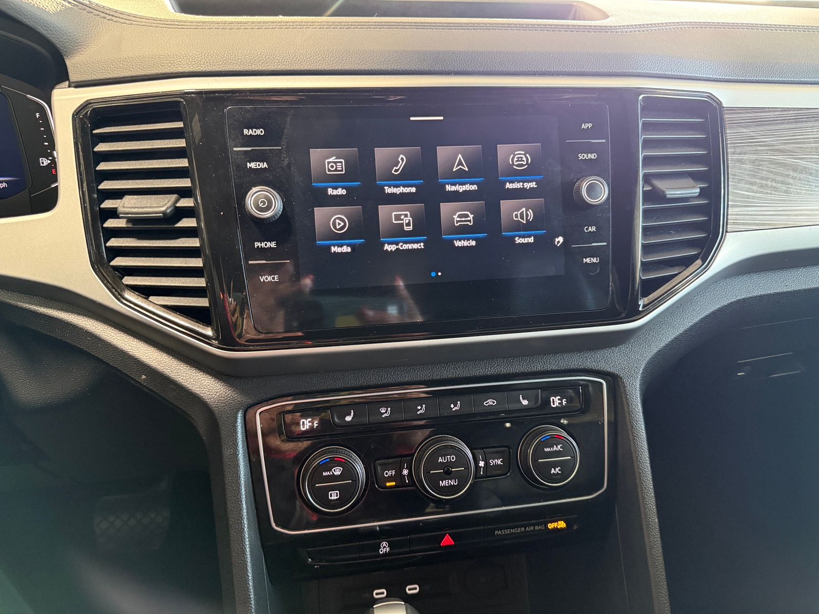 Thumbnail: 2022 Volkswagen Atlas - 3