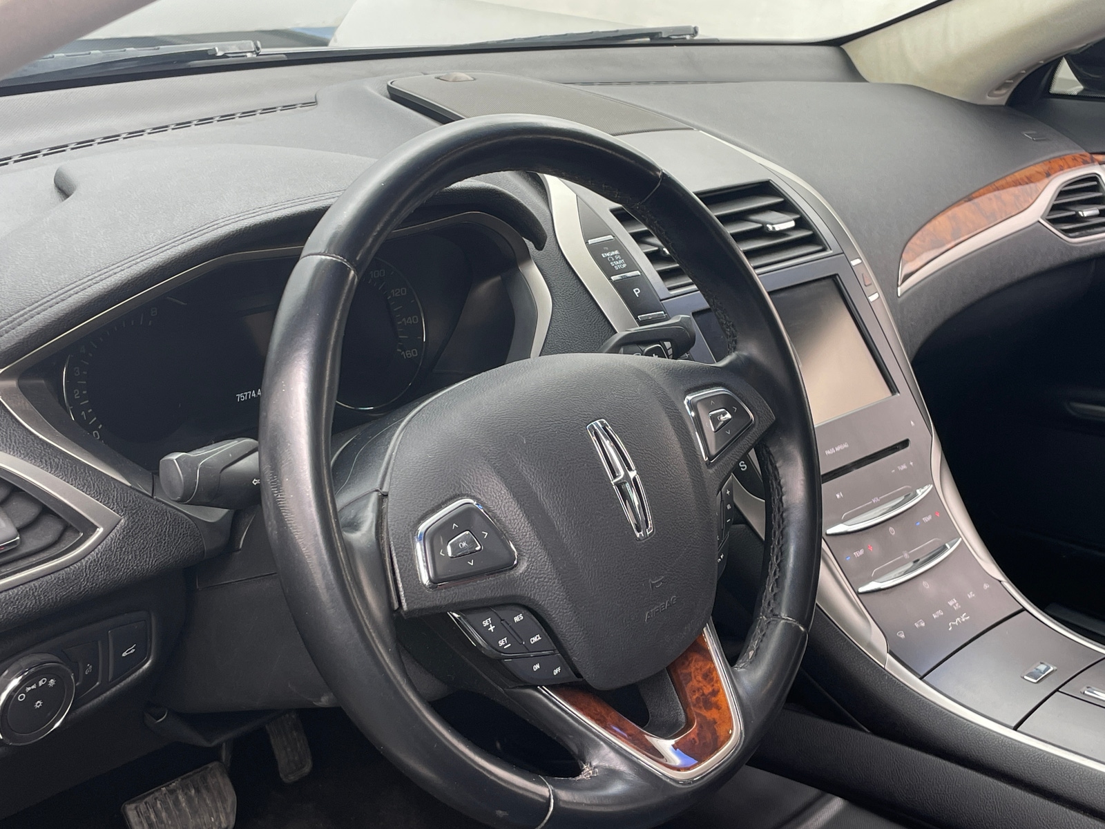 Thumbnail: 2015 Lincoln MKZ - 4