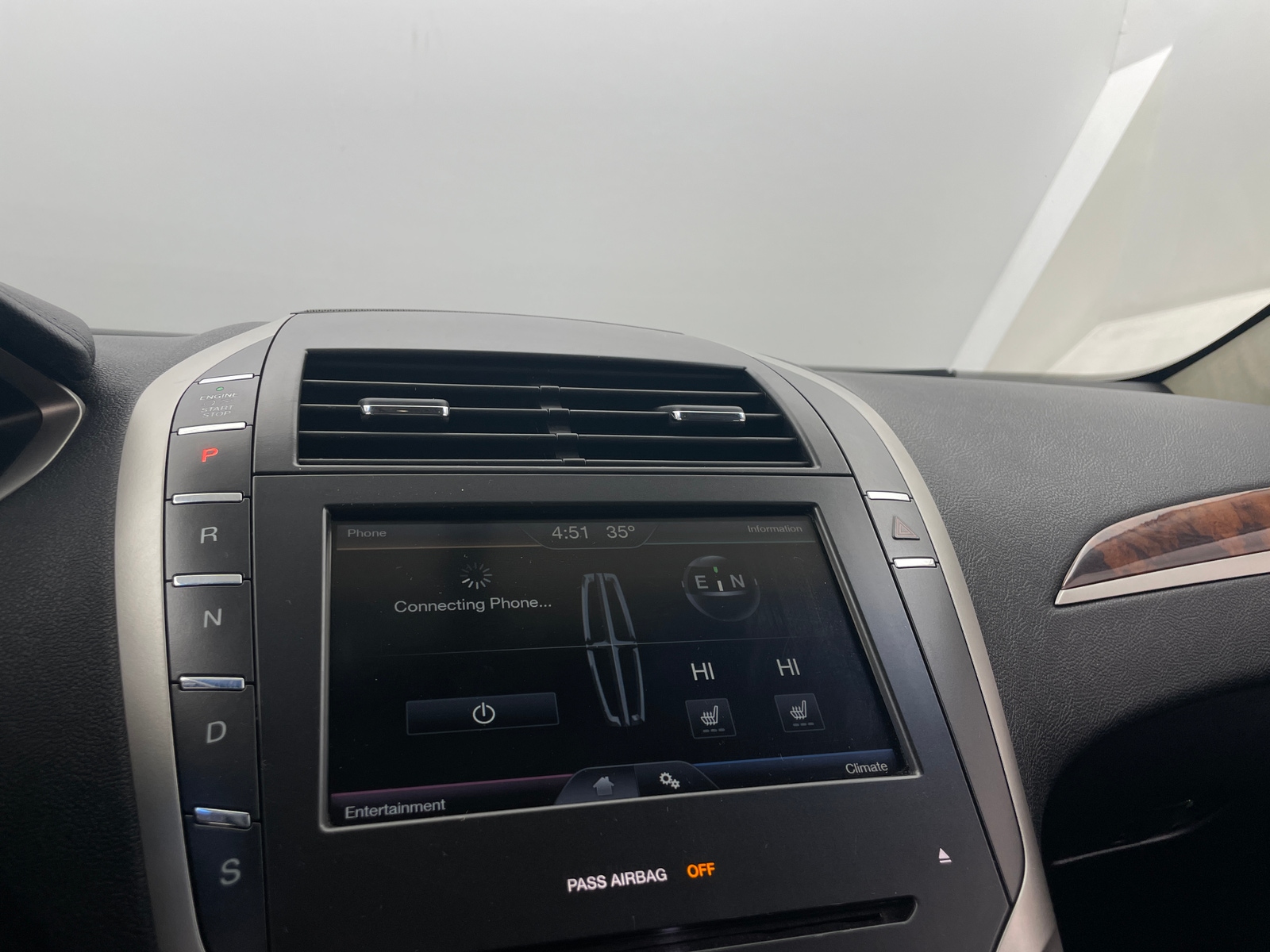 Thumbnail: 2015 Lincoln MKZ - 3