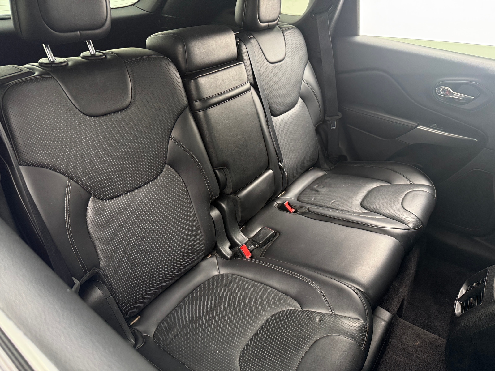 Thumbnail: 2019 Jeep Cherokee - 5