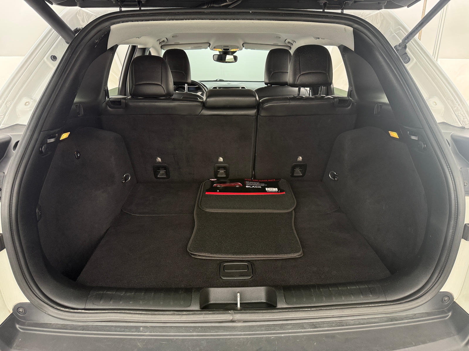 Thumbnail: 2019 Jeep Cherokee - 6