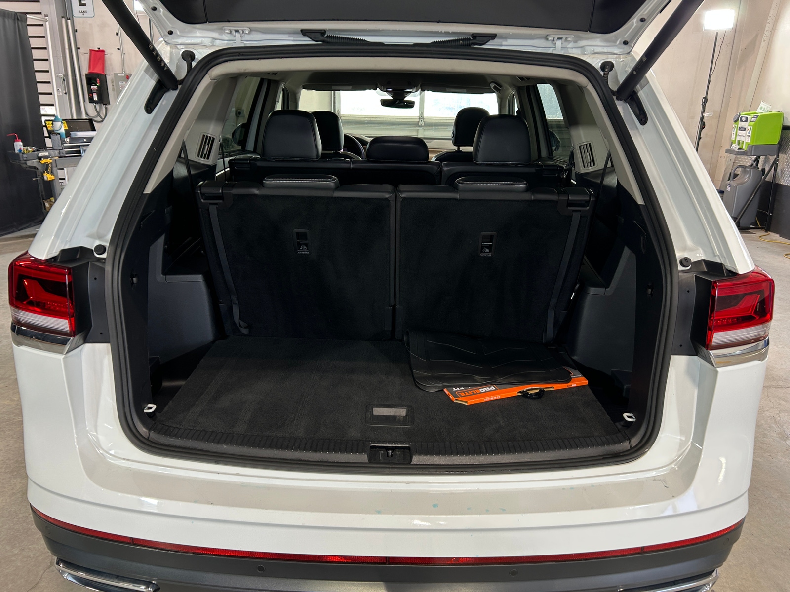 Thumbnail: 2025 Volkswagen Atlas - 6