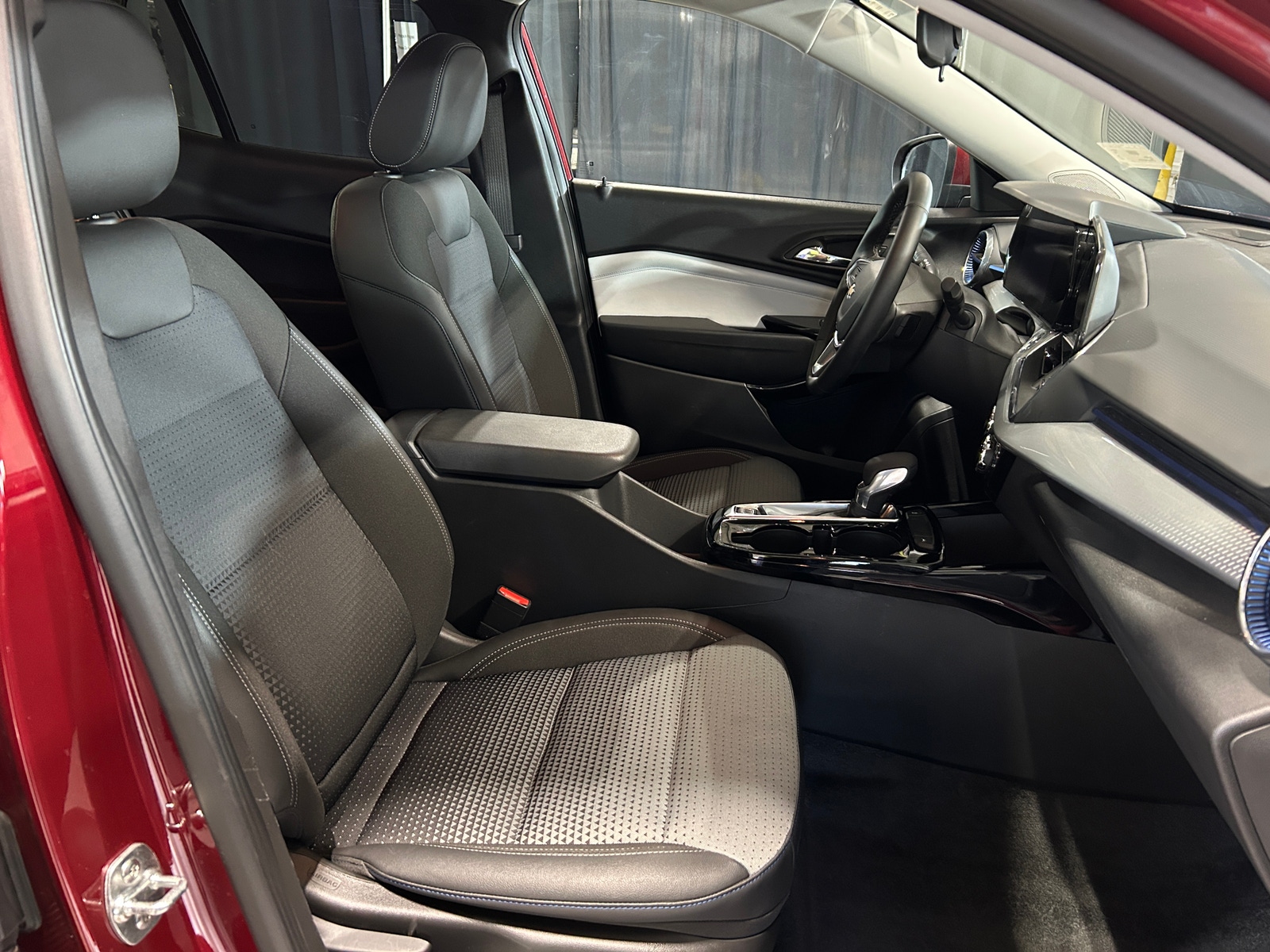 Thumbnail: 2025 Chevrolet Trax - 2