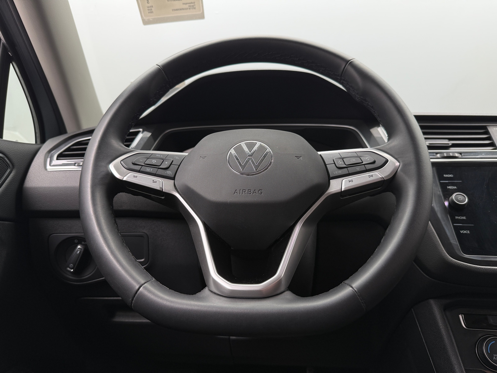 Thumbnail: 2024 Volkswagen Tiguan - 4