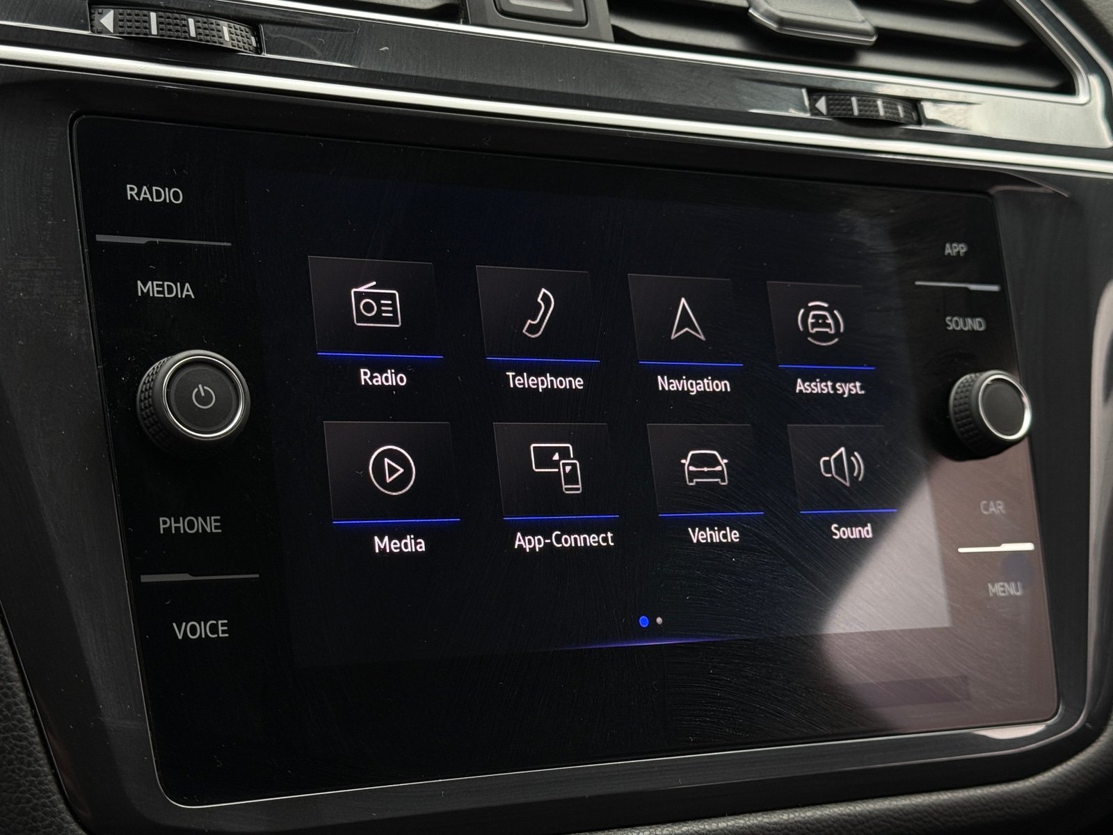 Thumbnail: 2024 Volkswagen Tiguan - 3