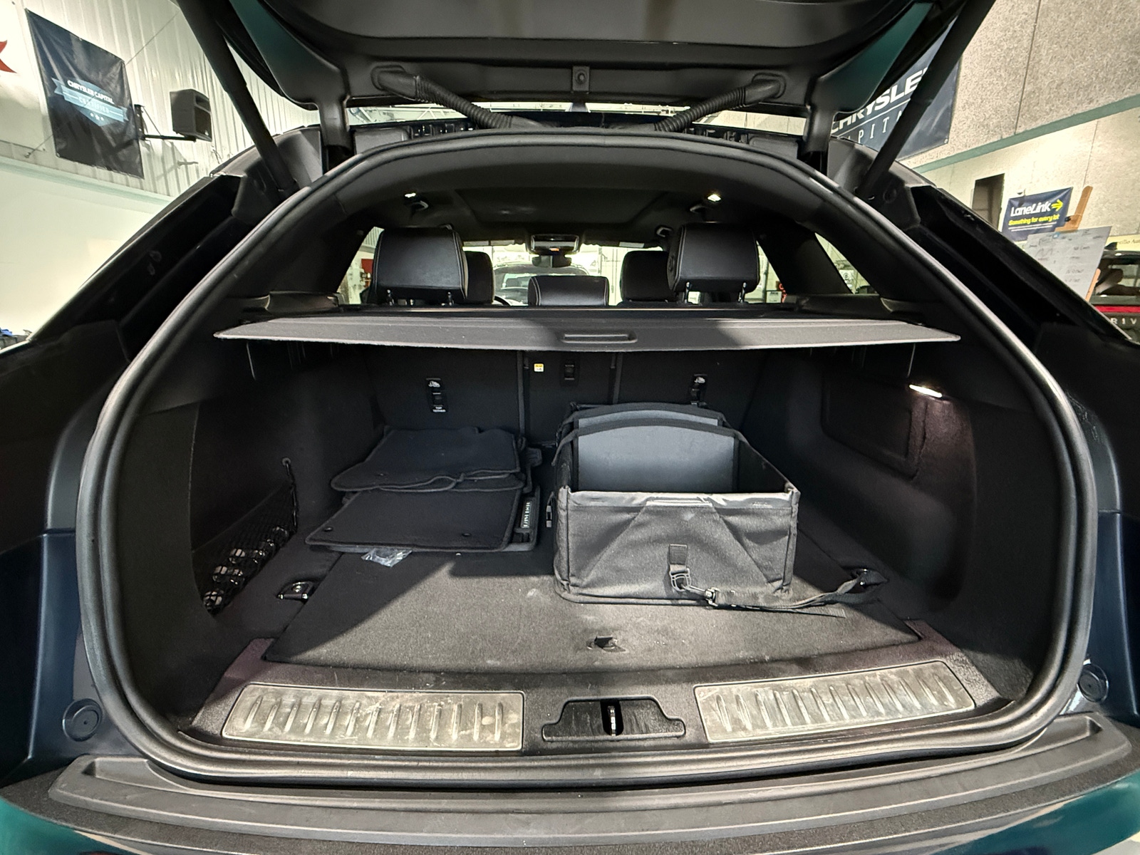 Thumbnail: 2023 Land Rover Range Rover Velar - 6