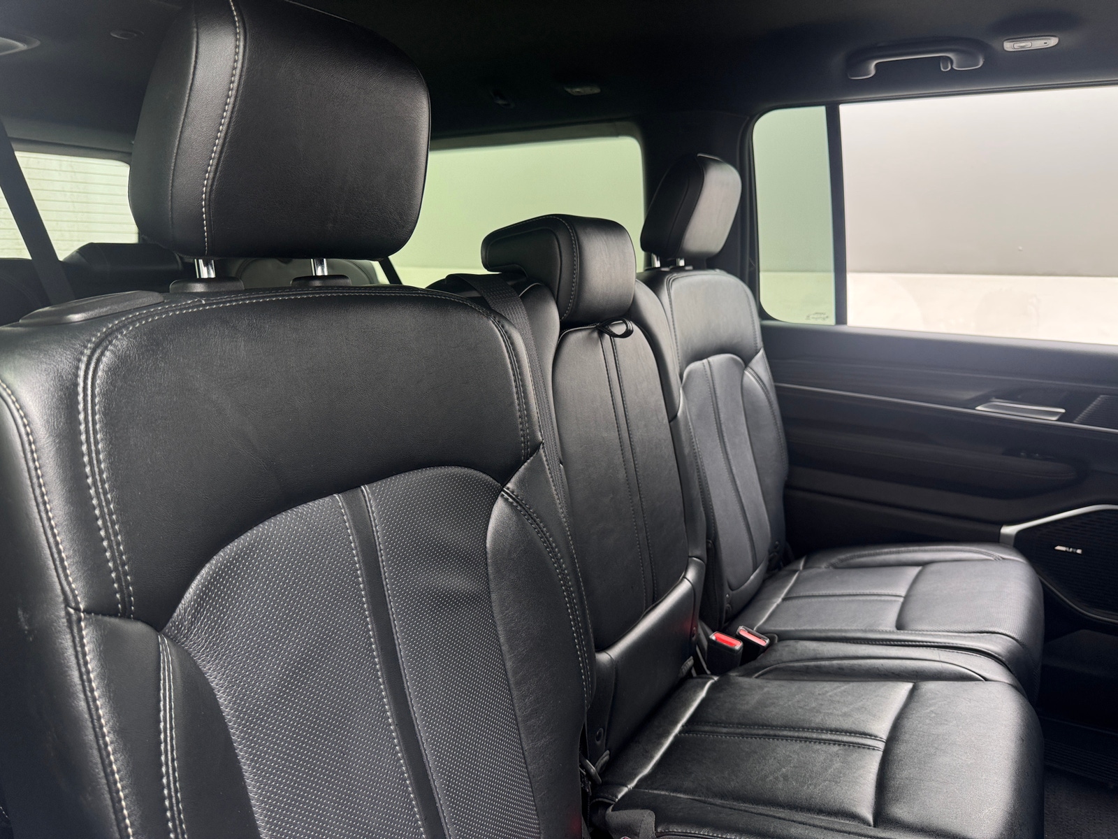 Thumbnail: 2024 Jeep Wagoneer - 5