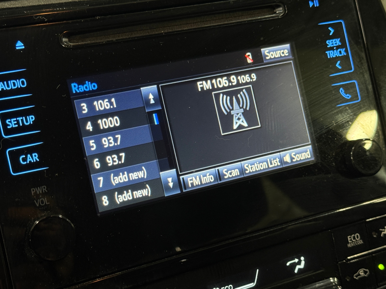 Thumbnail: 2018 Toyota Prius - 4