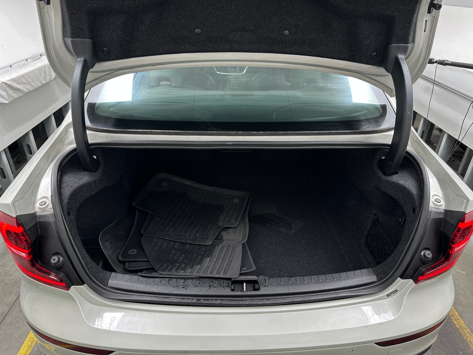 Thumbnail: 2019 Volvo S60 - 6