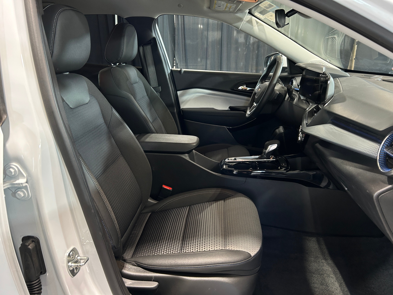 Thumbnail: 2025 Chevrolet Trax - 2