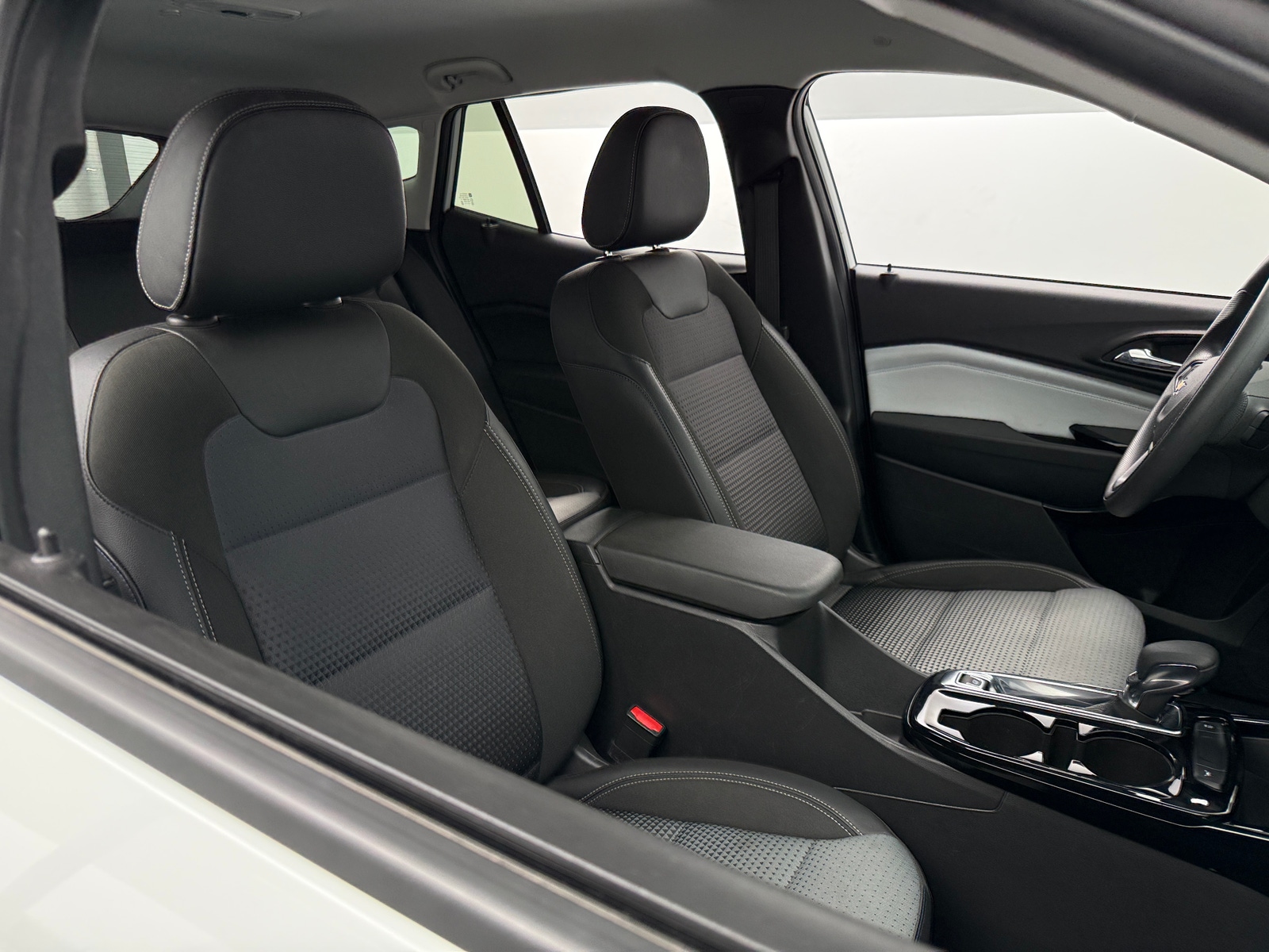 Thumbnail: 2025 Chevrolet Trax - 2