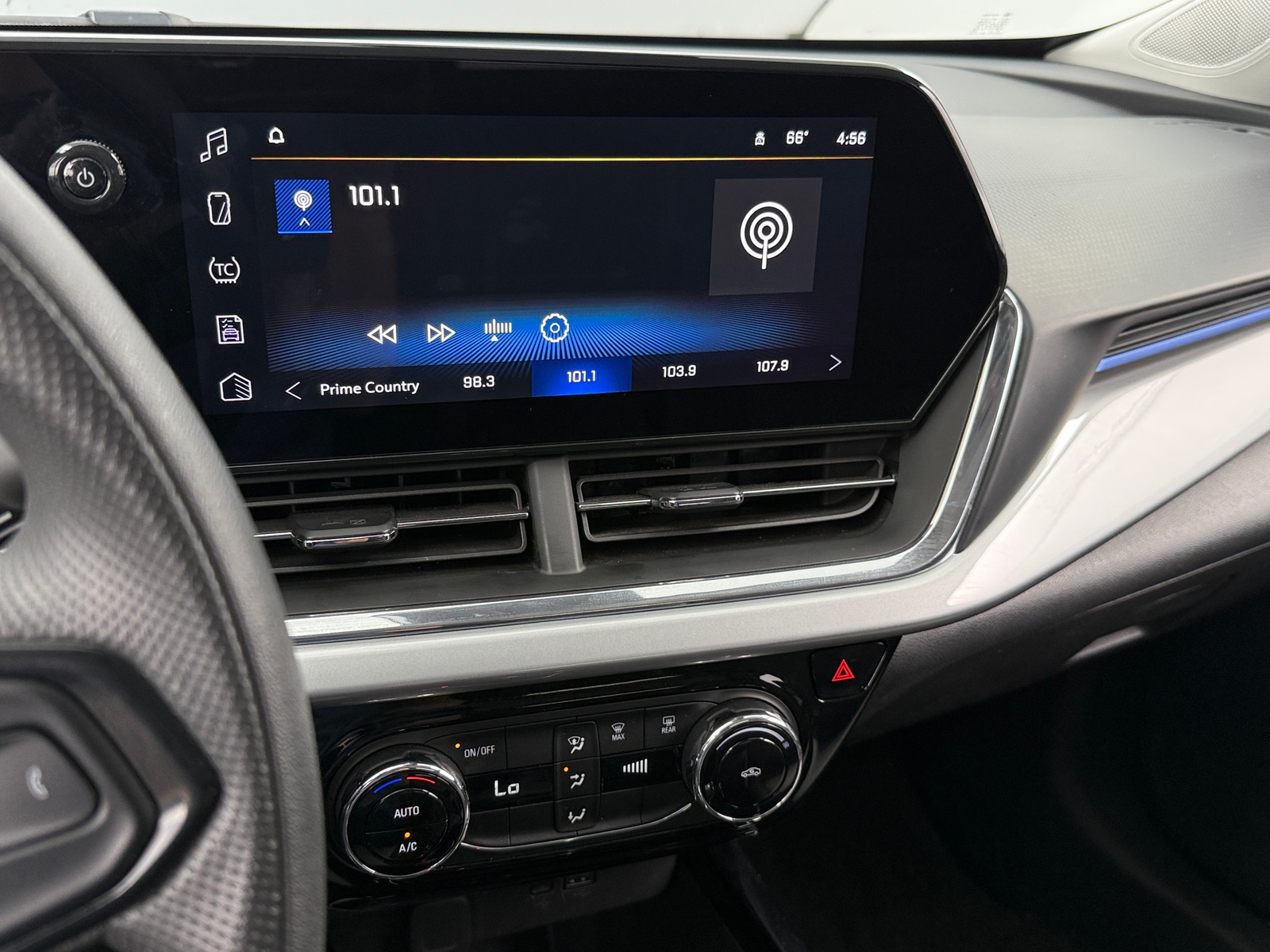 Thumbnail: 2025 Chevrolet Trax - 4