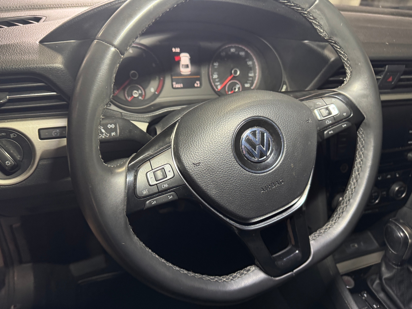 Thumbnail: 2022 Volkswagen Passat - 4