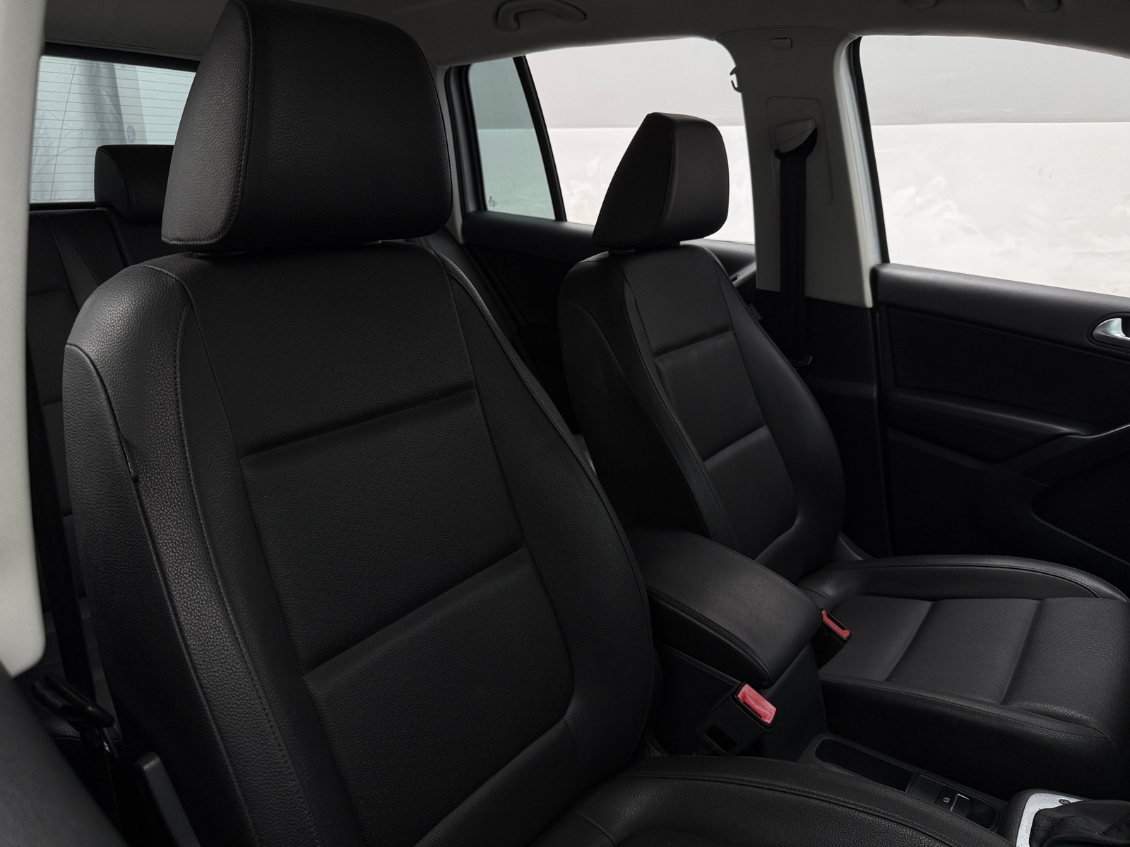 Thumbnail: 2017 Volkswagen Tiguan - 2