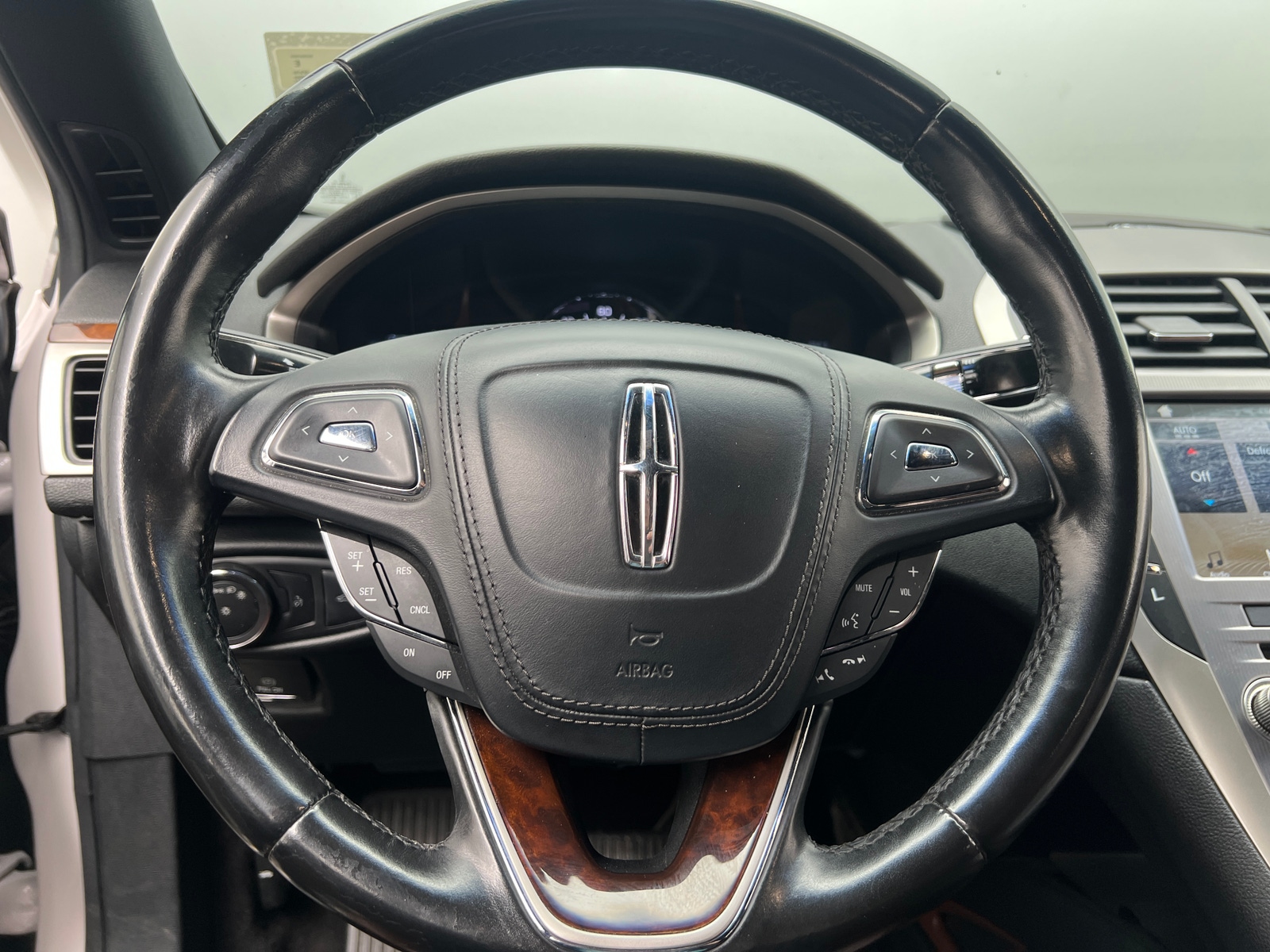 Thumbnail: 2017 Lincoln MKZ - 4