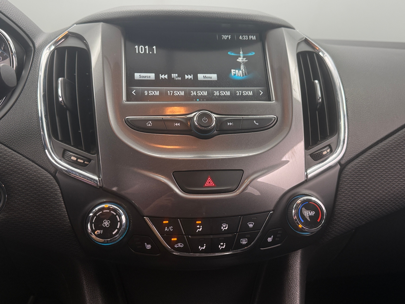 Thumbnail: 2017 Chevrolet Cruze - 4