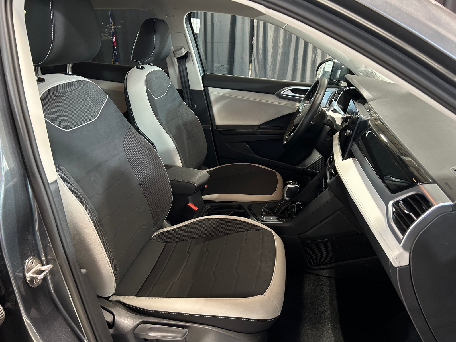 Thumbnail: 2025 Volkswagen Taos - 2