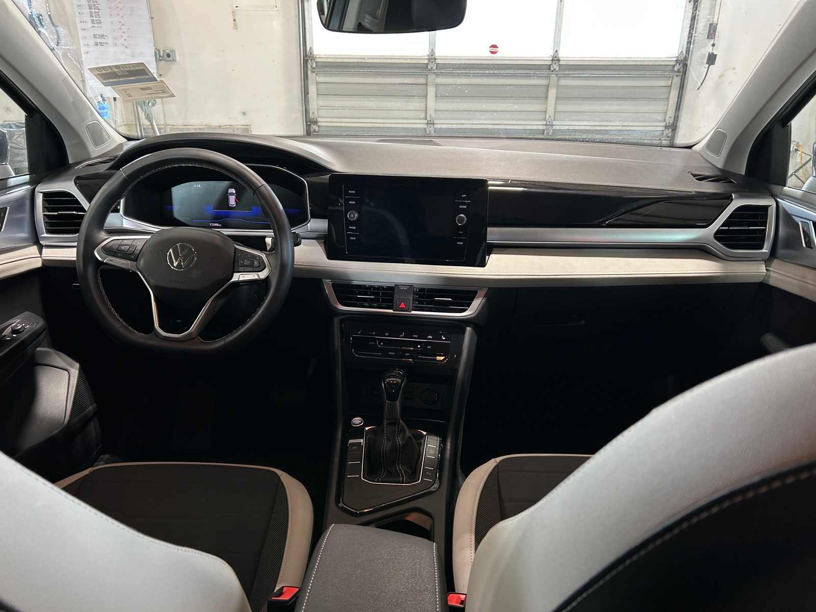 Thumbnail: 2025 Volkswagen Taos - 3