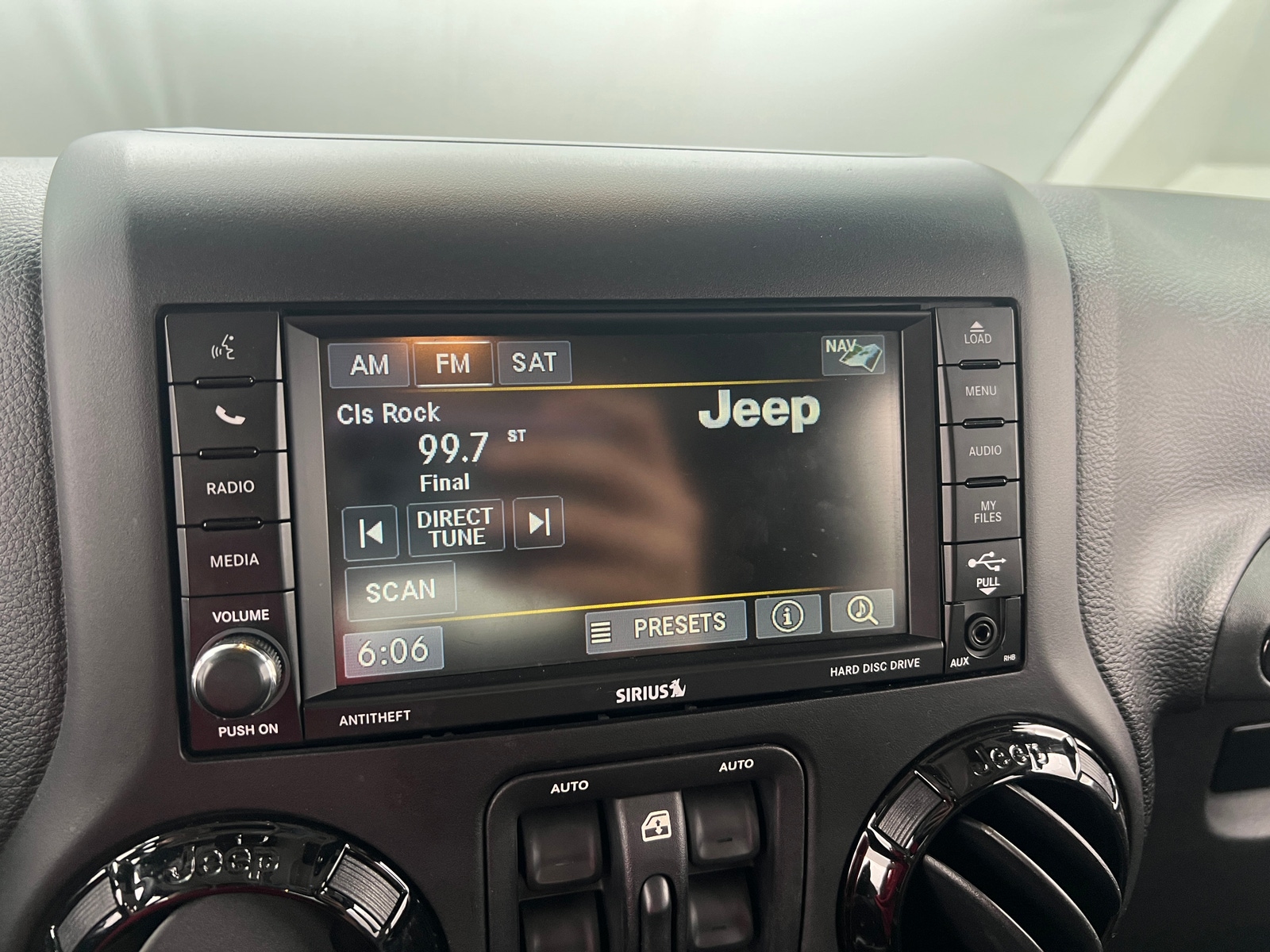 Thumbnail: 2015 Jeep Wrangler - 3