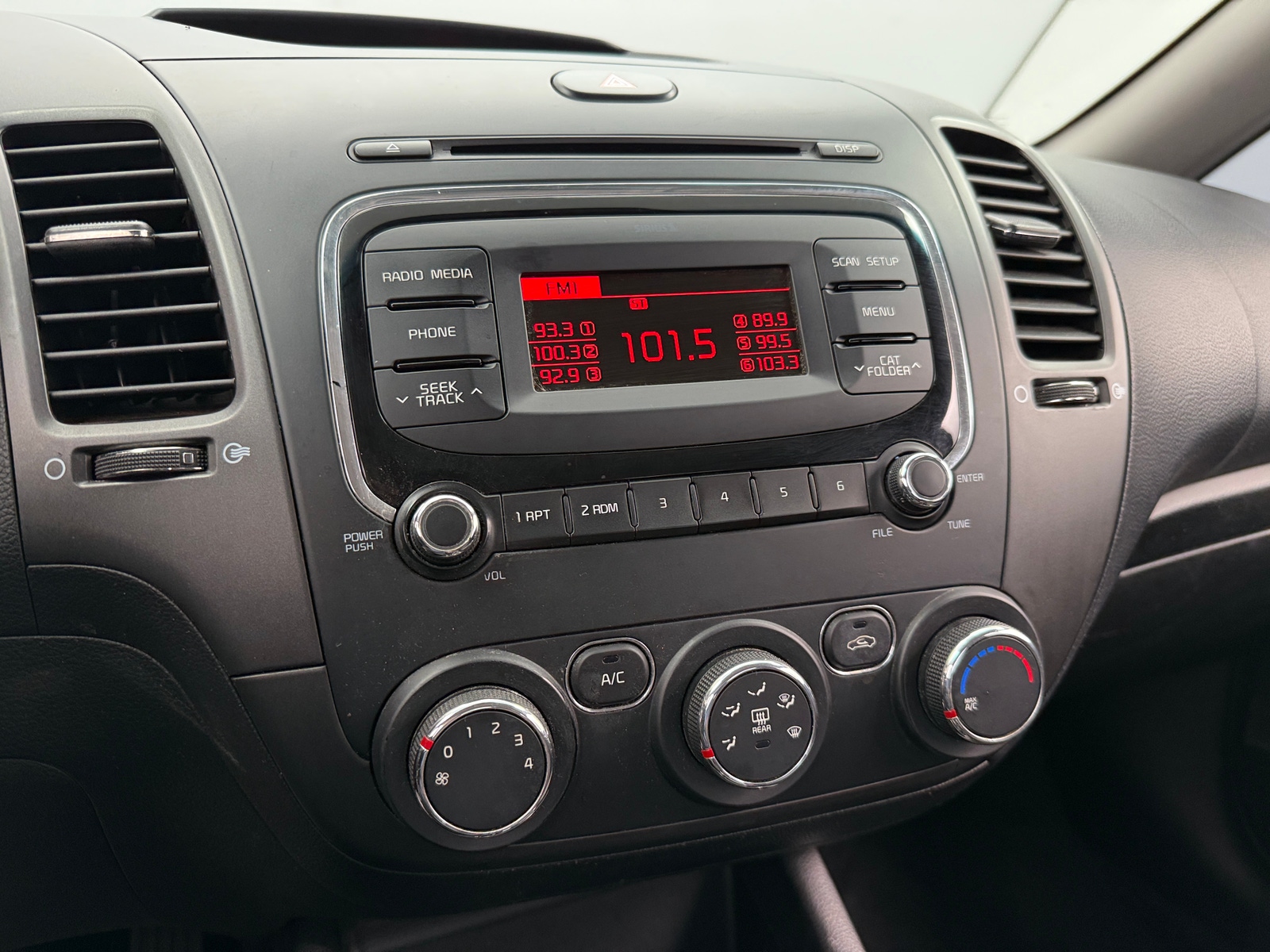 Thumbnail: 2017 Kia Forte - 4