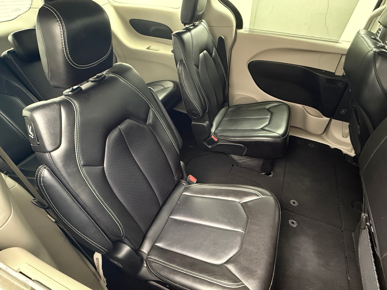 Thumbnail: 2023 Chrysler Pacifica - 5