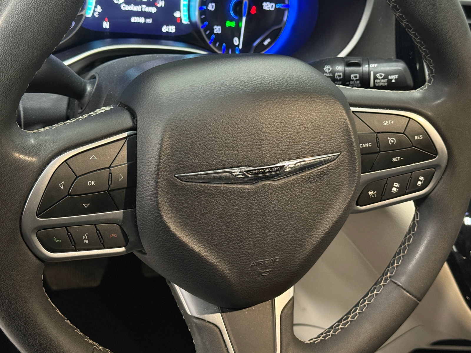 Thumbnail: 2023 Chrysler Pacifica - 4