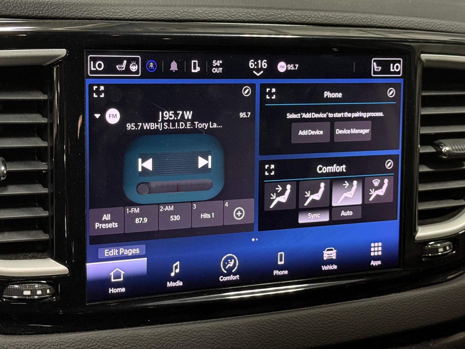 Thumbnail: 2023 Chrysler Pacifica - 3