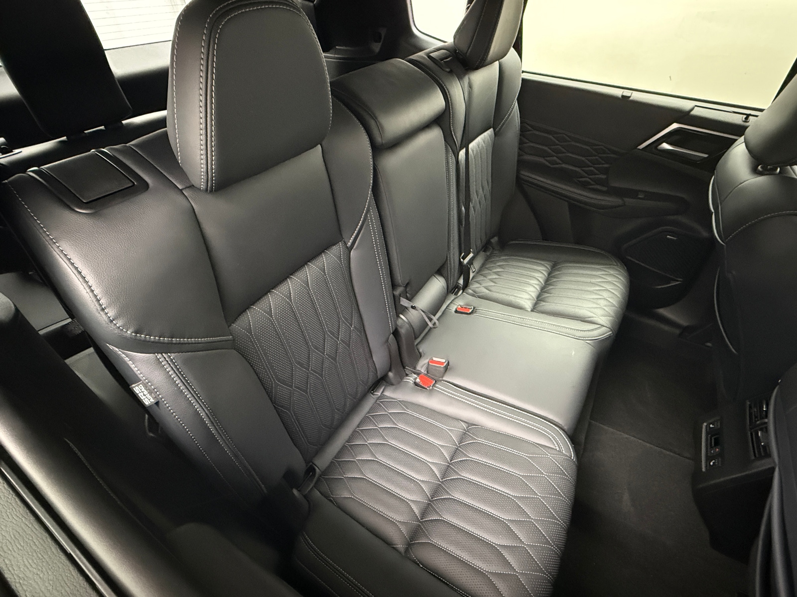 Thumbnail: 2025 Mitsubishi Outlander - 5