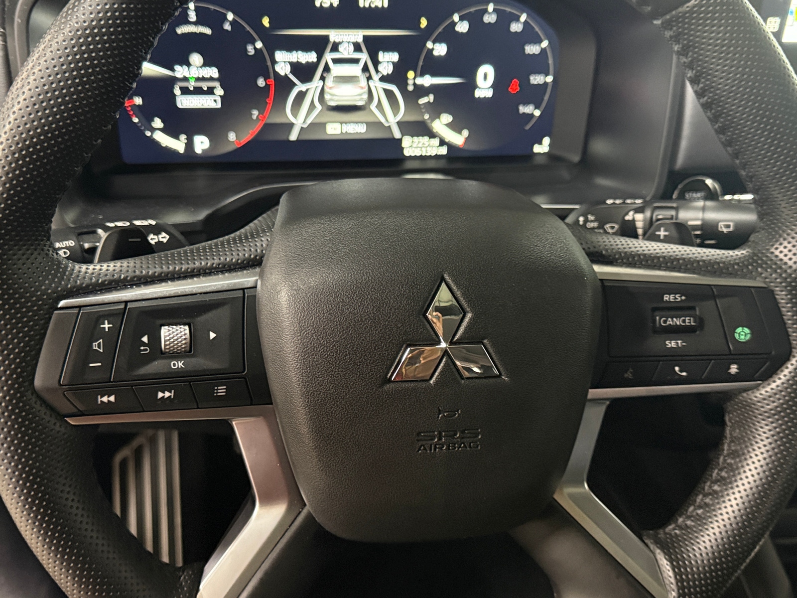 Thumbnail: 2025 Mitsubishi Outlander - 4