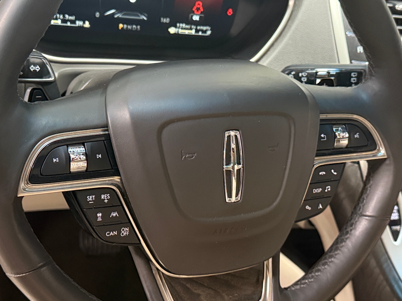 Thumbnail: 2019 Lincoln Nautilus - 4