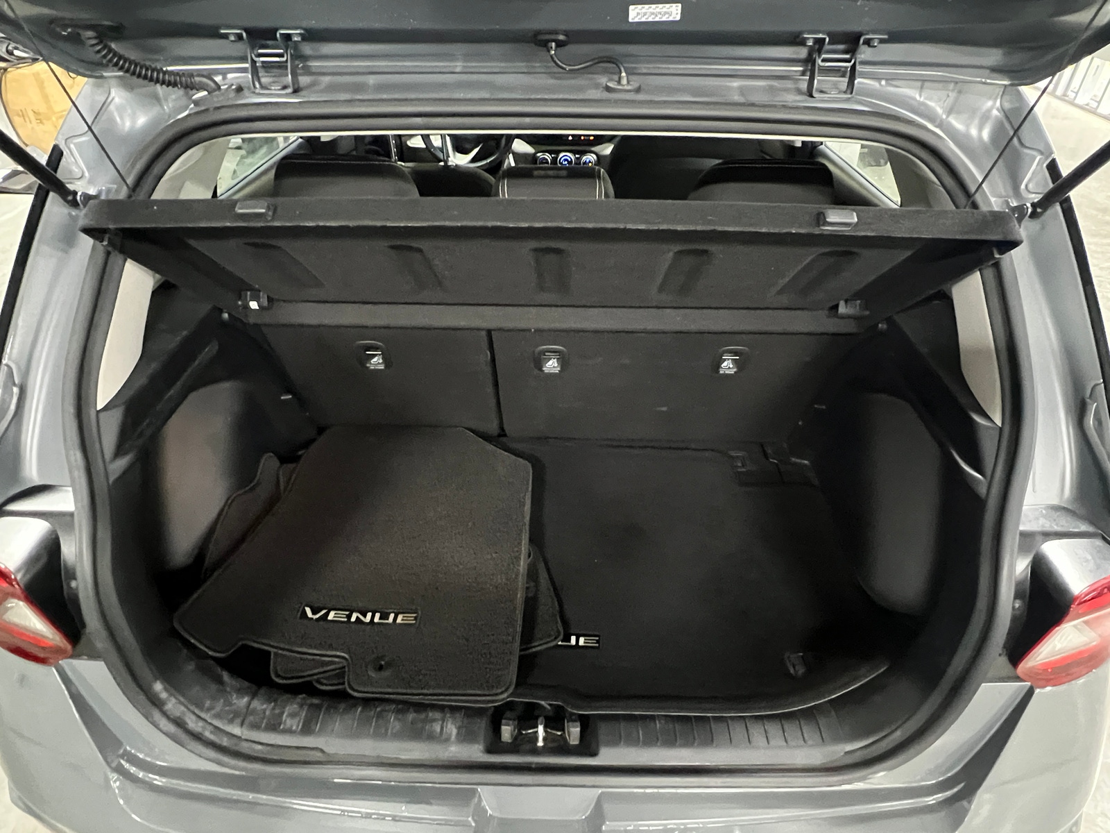 Thumbnail: 2022 Hyundai Venue - 7