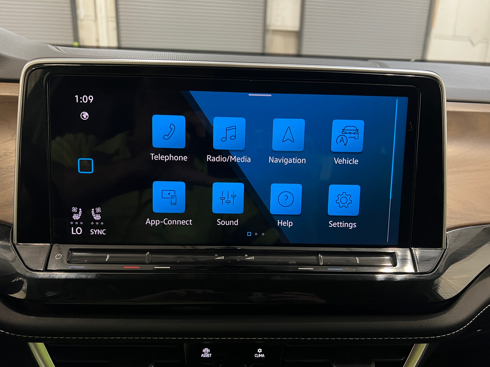 Thumbnail: 2025 Volkswagen Atlas - 3