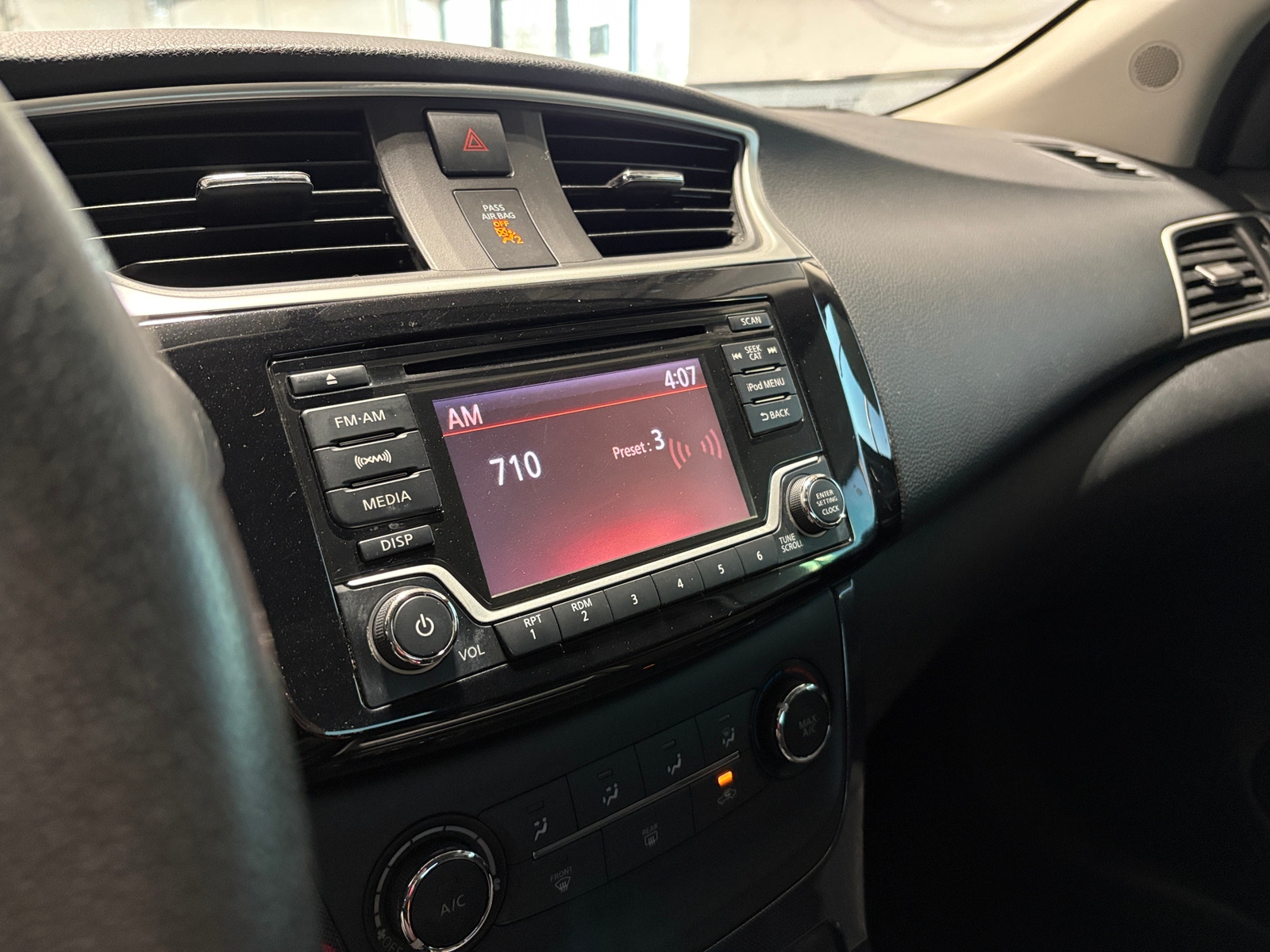 Thumbnail: 2017 Nissan Sentra - 4