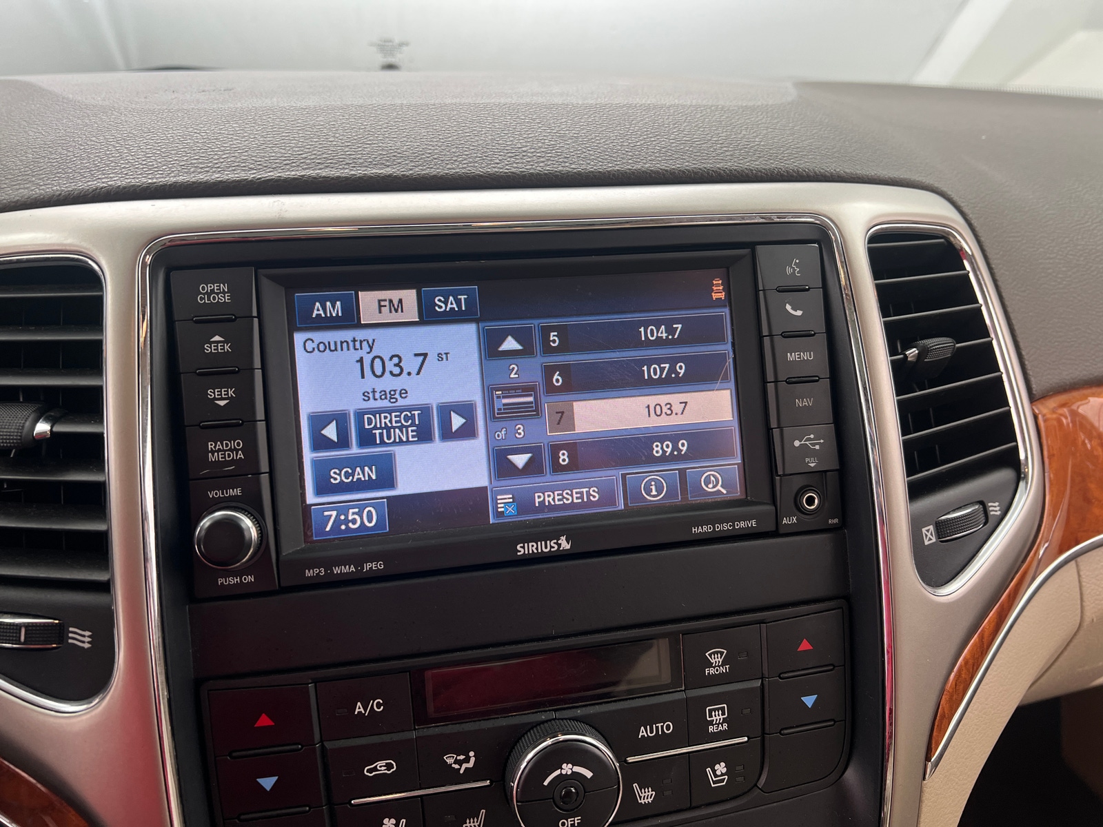 Thumbnail: 2011 Jeep Grand Cherokee - 3