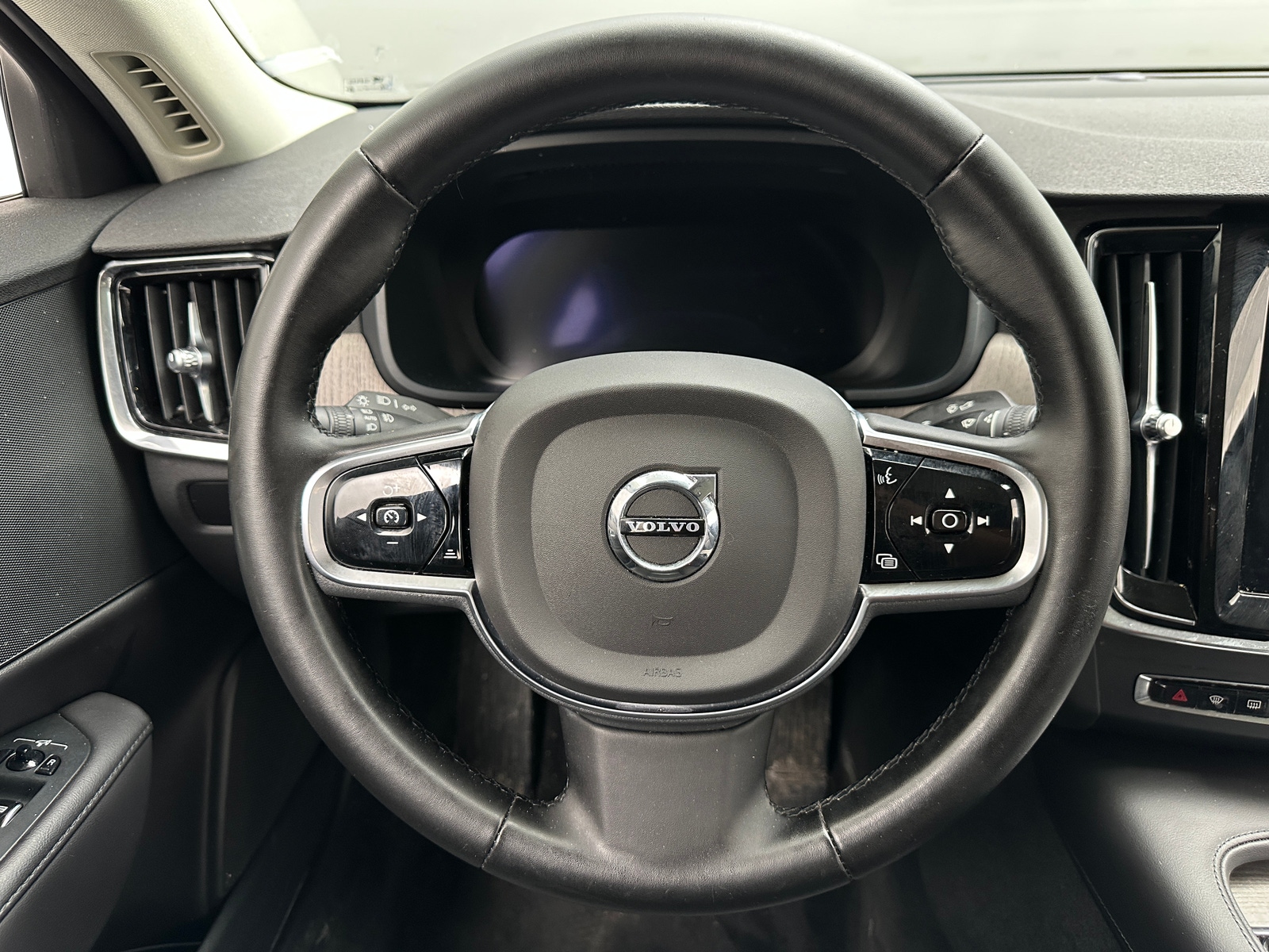 Thumbnail: 2024 Volvo S90 - 4