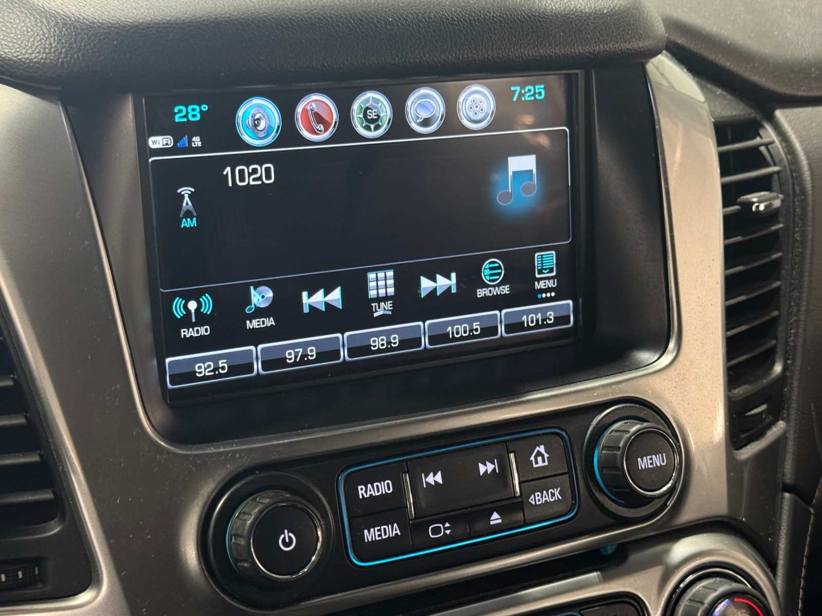 Thumbnail: 2019 Chevrolet Tahoe - 3