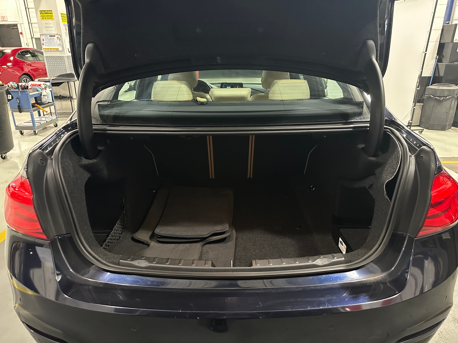 Thumbnail: 2017 BMW 3 Series - 6