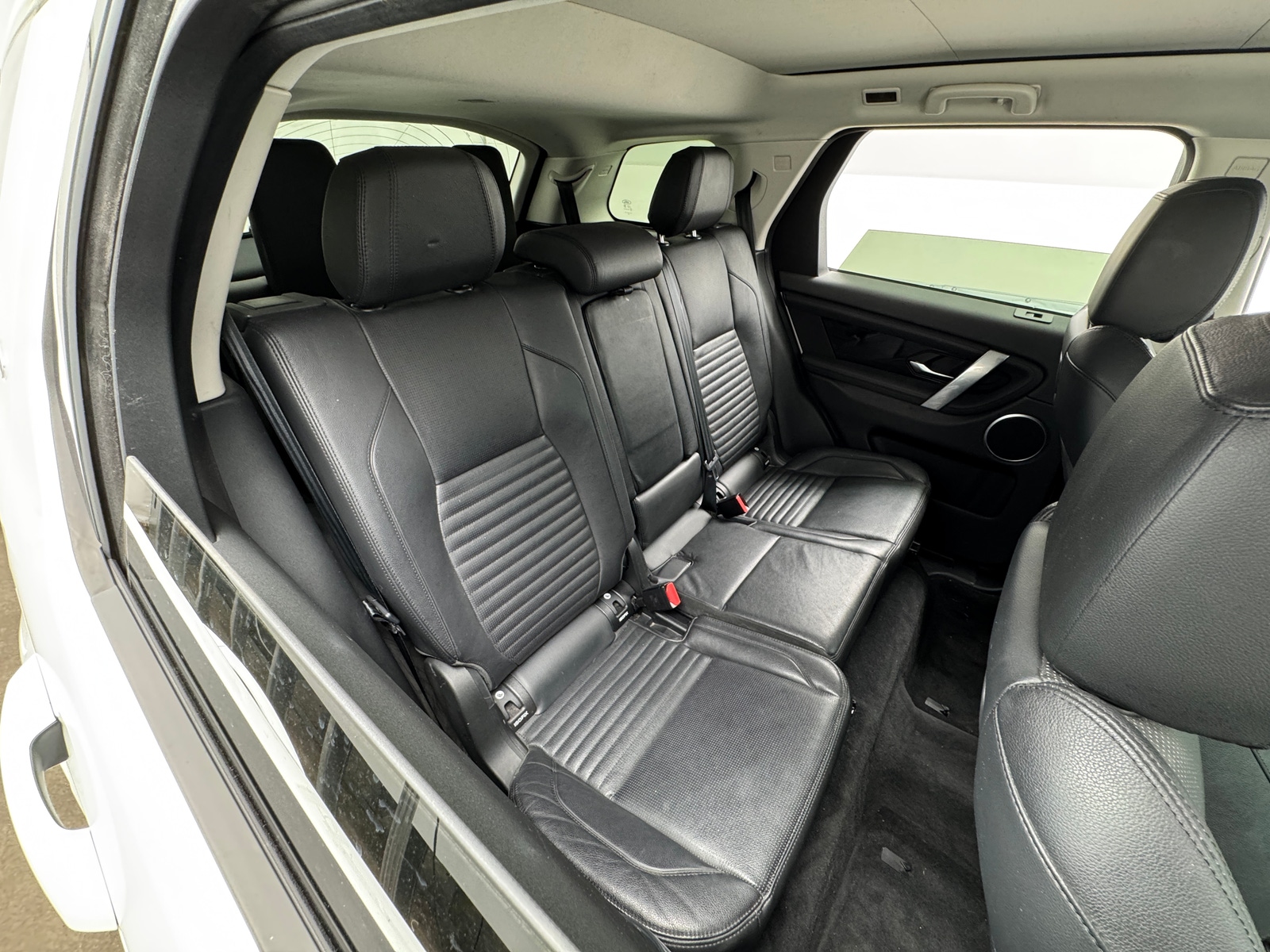 Thumbnail: 2020 Land Rover Discovery Sport - 5