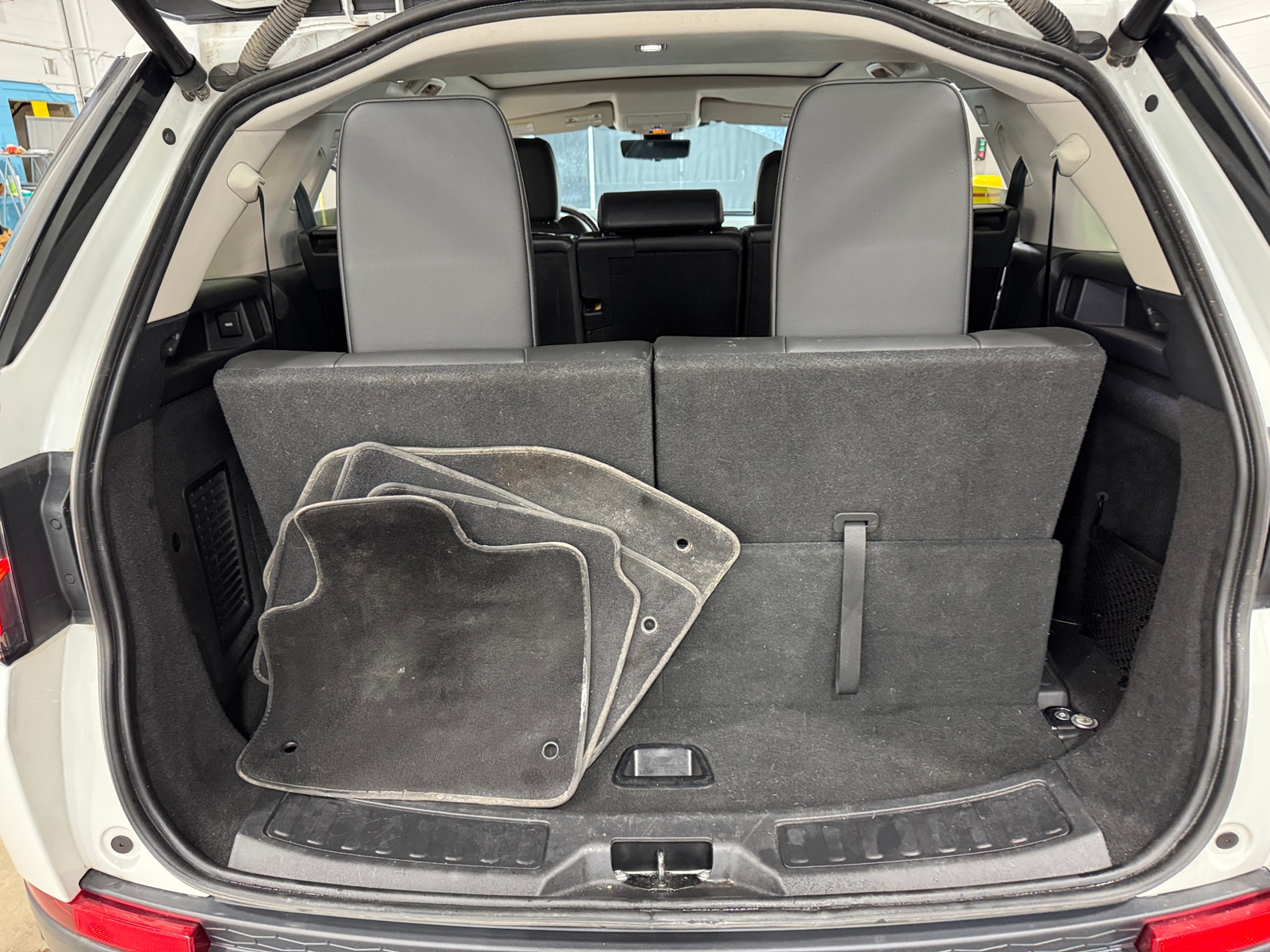 Thumbnail: 2020 Land Rover Discovery Sport - 6