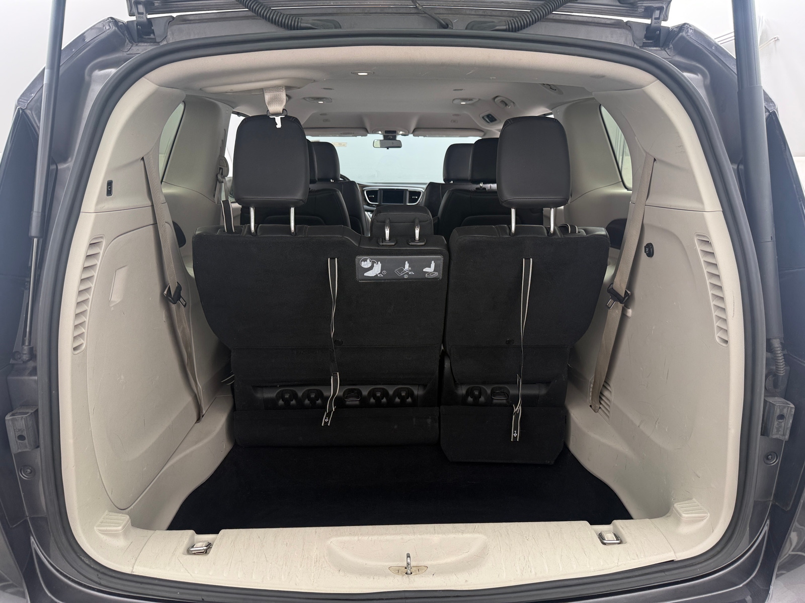 Thumbnail: 2018 Chrysler Pacifica - 6