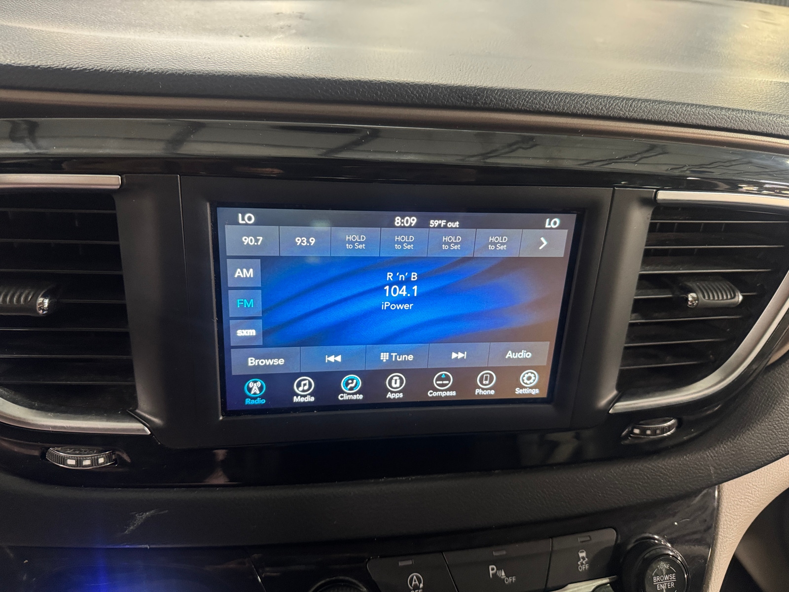 Thumbnail: 2018 Chrysler Pacifica - 3