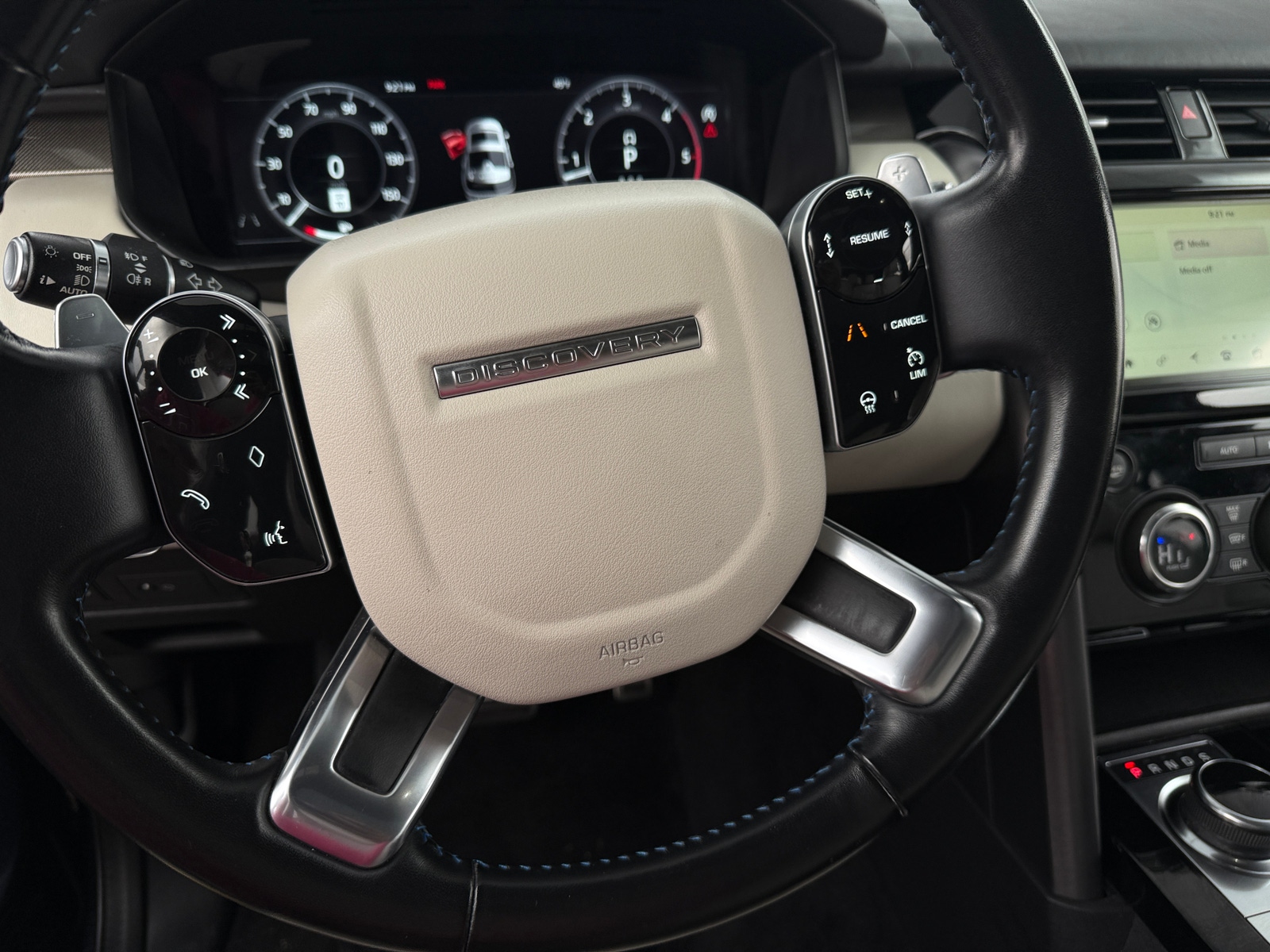 Thumbnail: 2019 Land Rover Discovery - 4