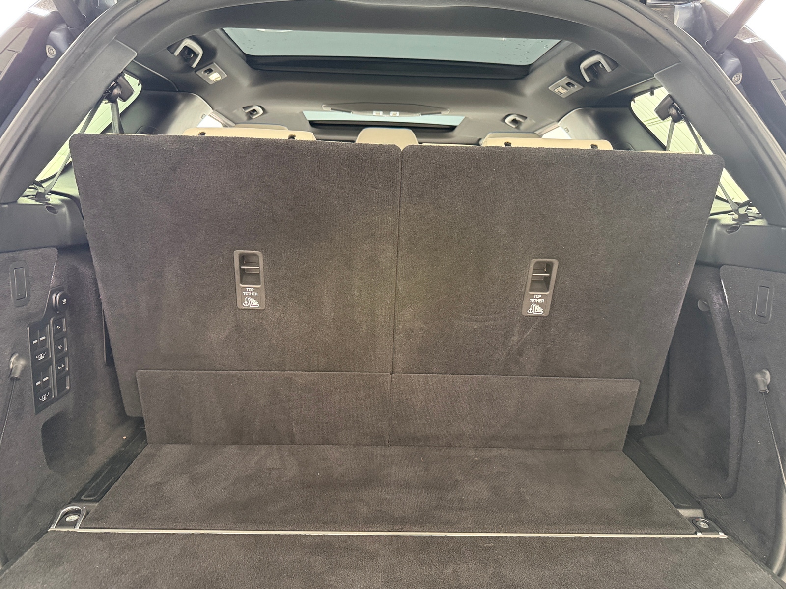 Thumbnail: 2019 Land Rover Discovery - 6