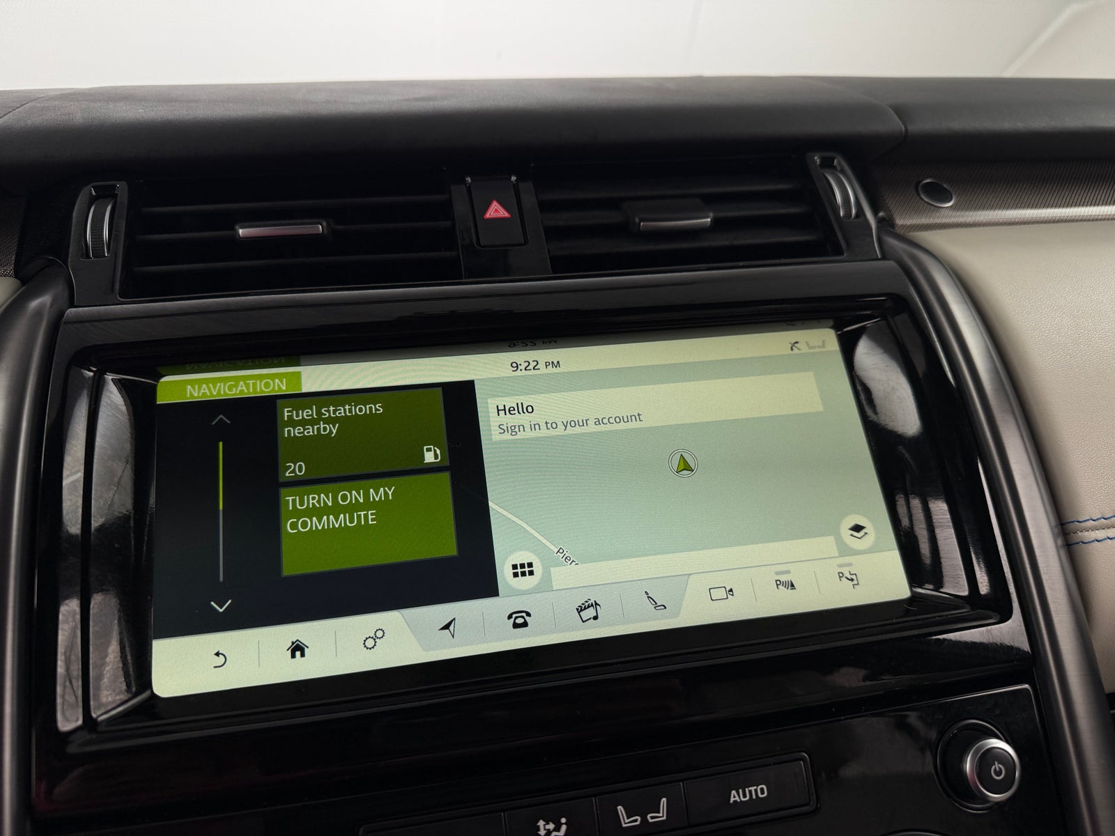 Thumbnail: 2019 Land Rover Discovery - 3