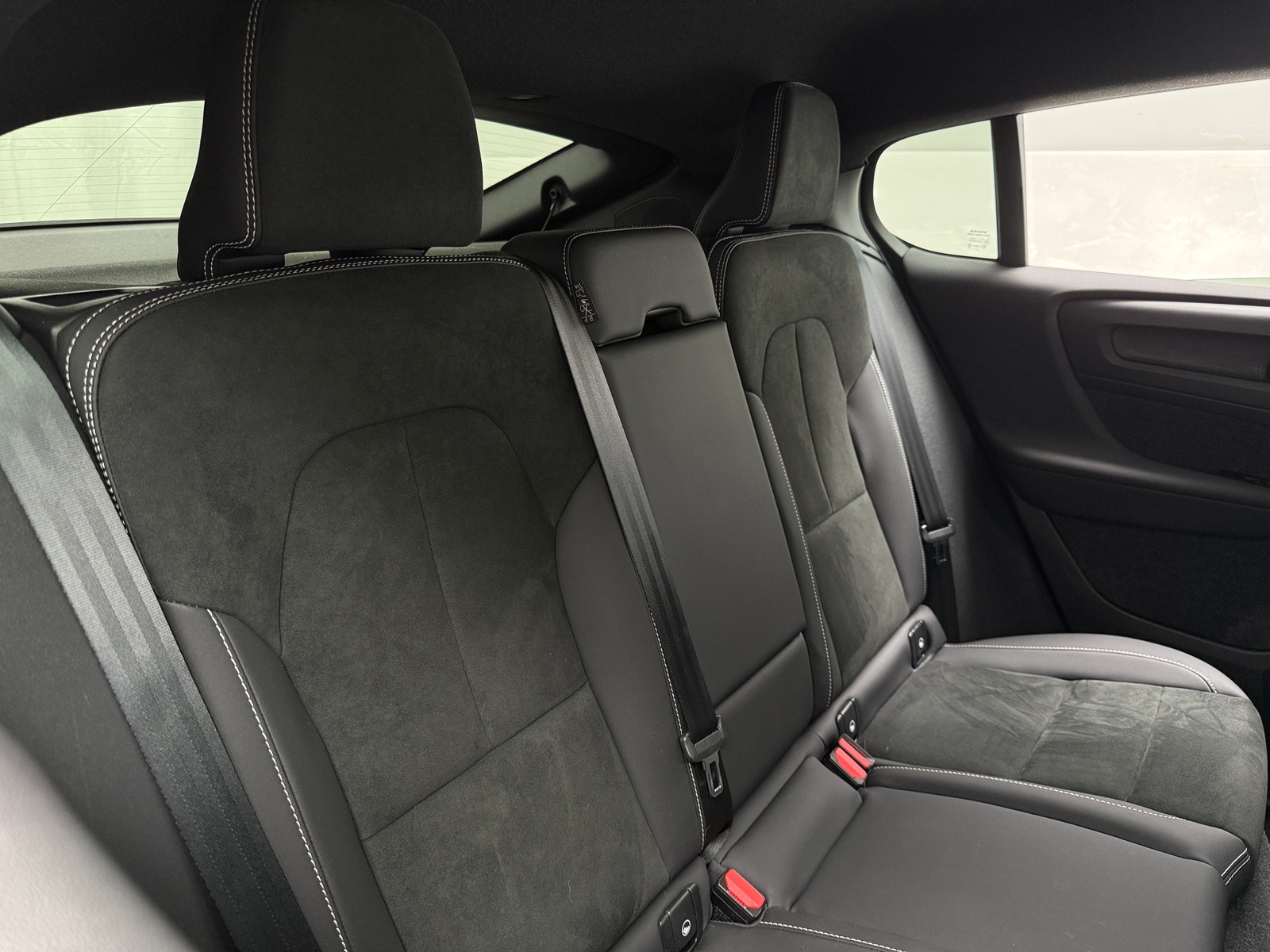 Thumbnail: 2023 Volvo C40 - 6