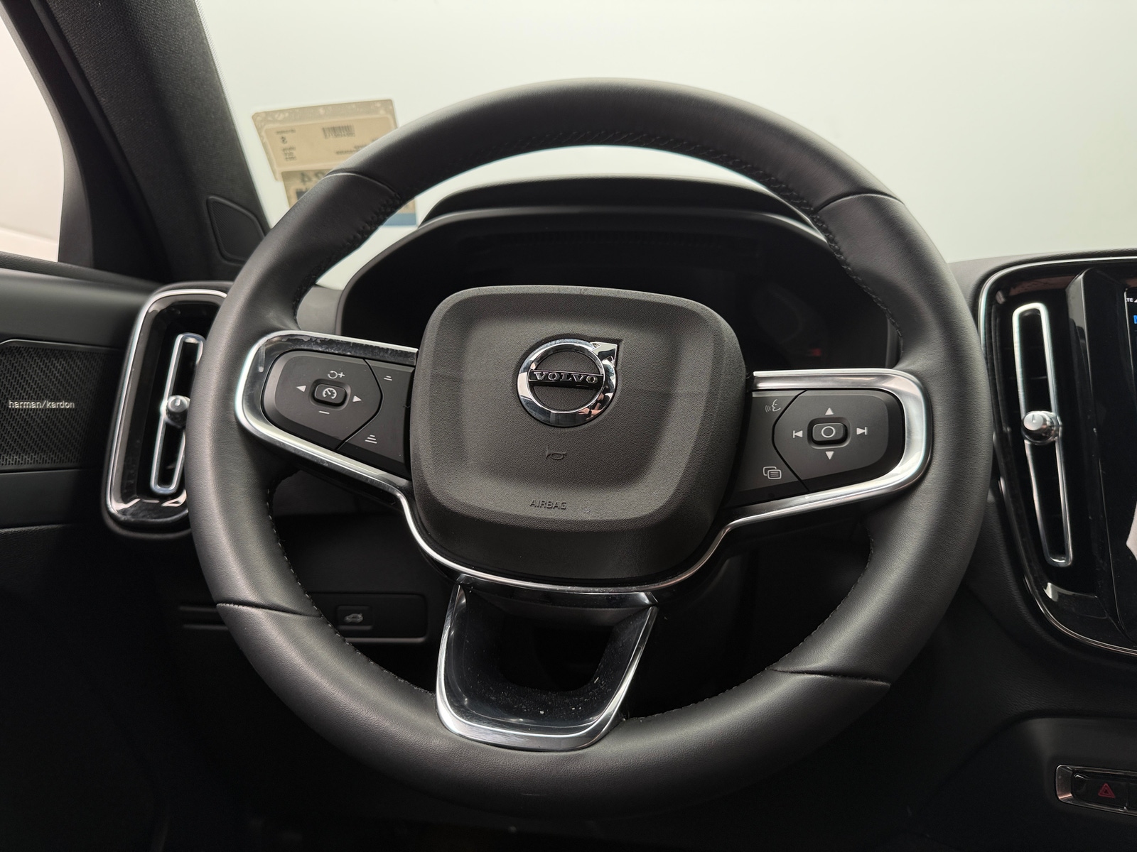 Thumbnail: 2023 Volvo C40 - 5