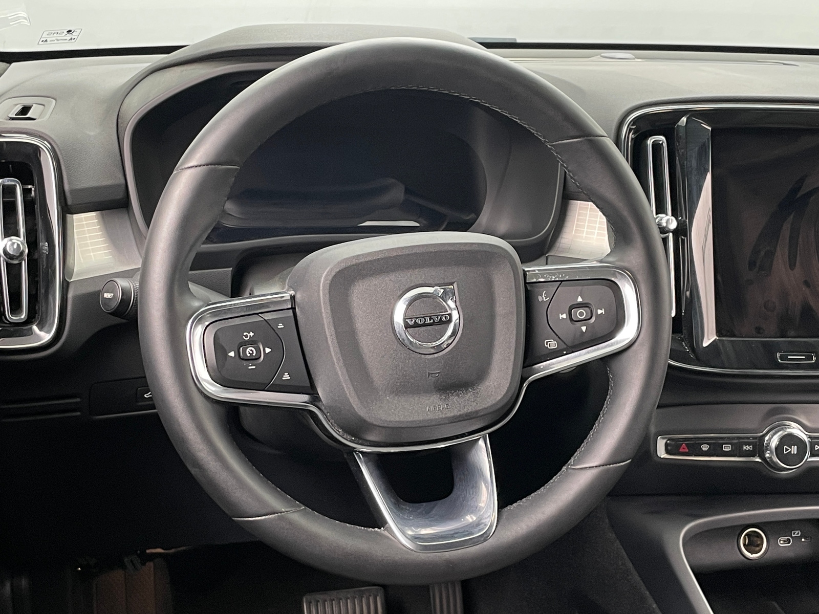 Thumbnail: 2024 Volvo XC40 - 5